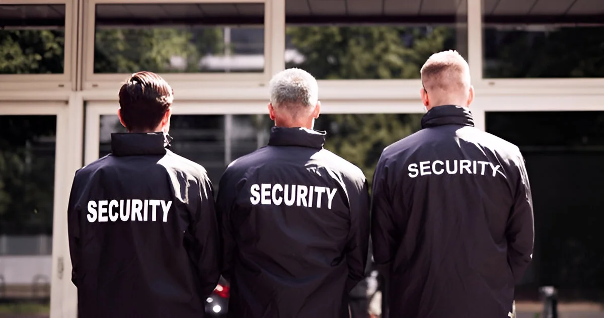How Can Security Guards Improve Customer Experience?